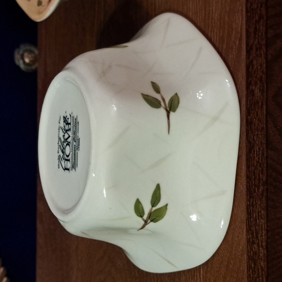 2 Celebrating HOME stoneware collection fruit bowls - Picture 6 of 11